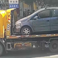 来昆旅游缺钱花？这2人竟拖走路边4辆“僵尸车”...