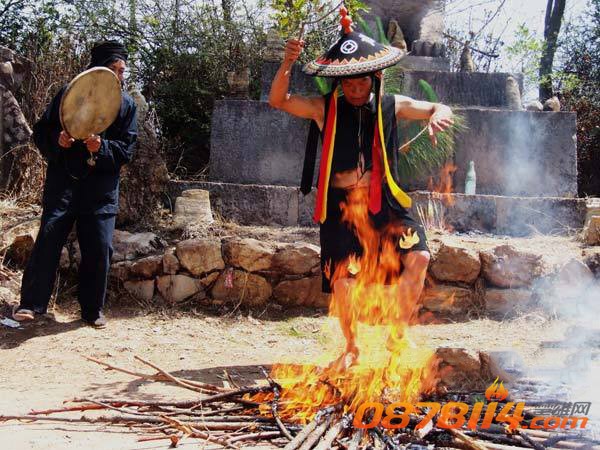 民间艺人祭火