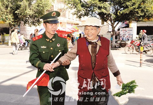 学雷锋纪念日 志愿者走上街头倡导文明交通.jpg